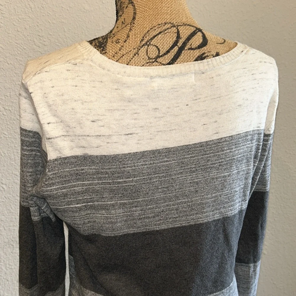 Kerch Grey Striped Sweater Sz Large - Picture 3 of 3
